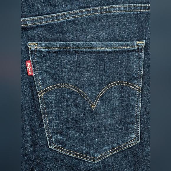 👖 Levi's Women's Bermuda Jean Shorts - W32 Dark Wash - Picture 4 of 8